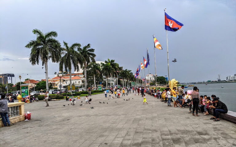 Sisowath Riverside Park