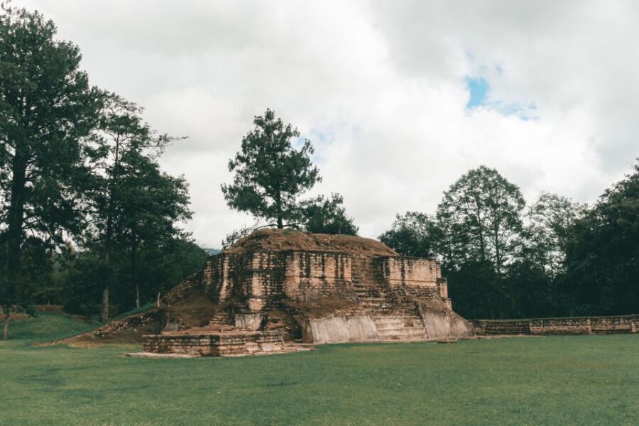 Sitio Arqueológico Iximche