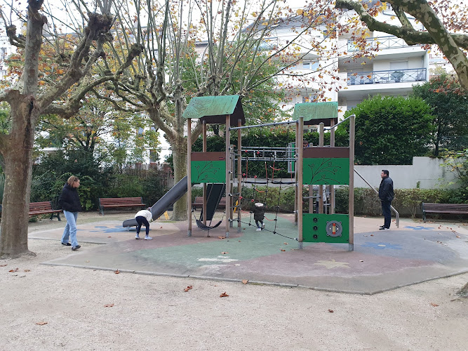 Square Guy Moquet
