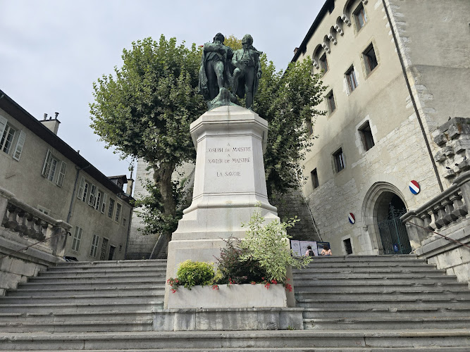 Statue des frères de Maistre