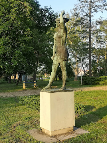 Tavasz szobor