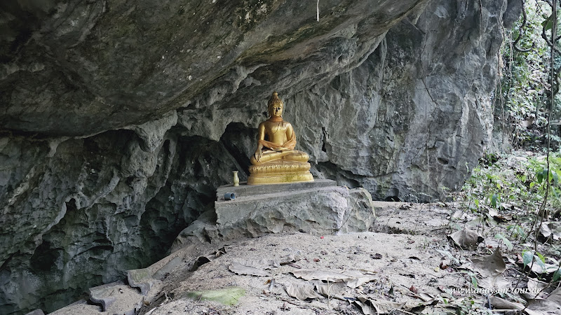 Tham Wai cave.
