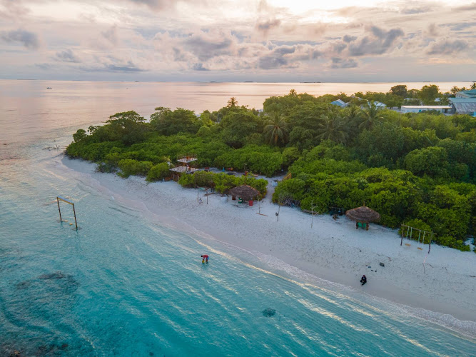 Ungoofaaru Beach