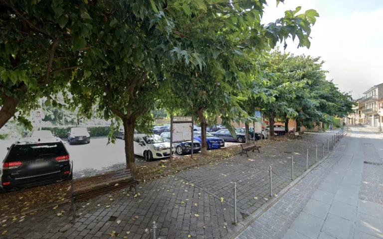 Via Dante Alighieri, 3 Parking