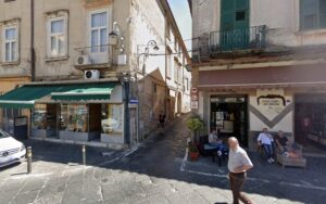 Via F. de Simone, 1