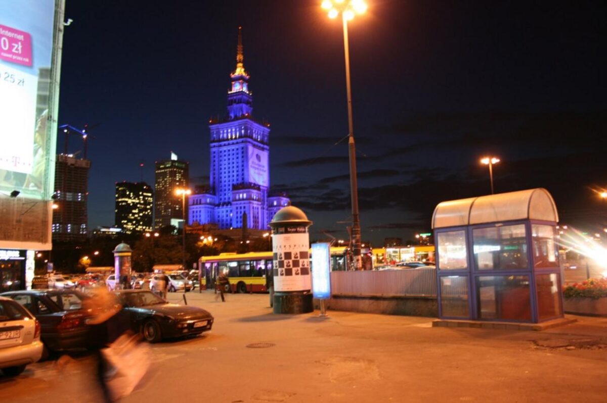 Safe and Convenient Luggage Storage in Warsaw Old Town Review