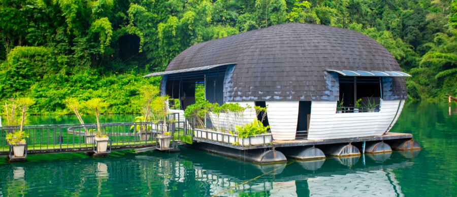 Water bungalows for relaxation in Khao Sok National Park