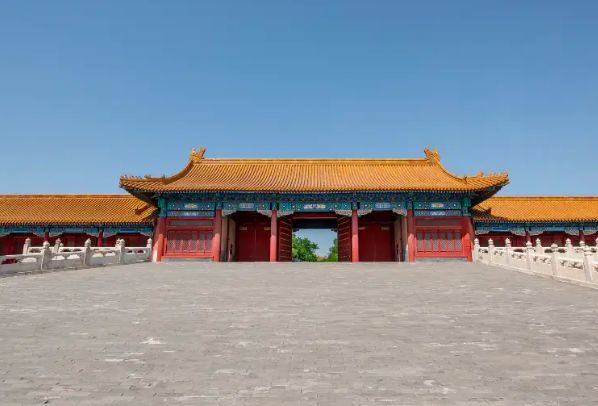 Temple with opening at Xihemen