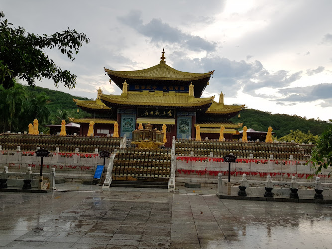 Yazhou District