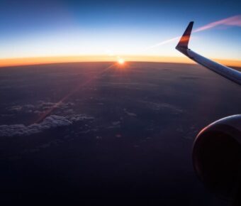 AI Flight Search vs Travel Agents Which Offers Better Deals in 2025