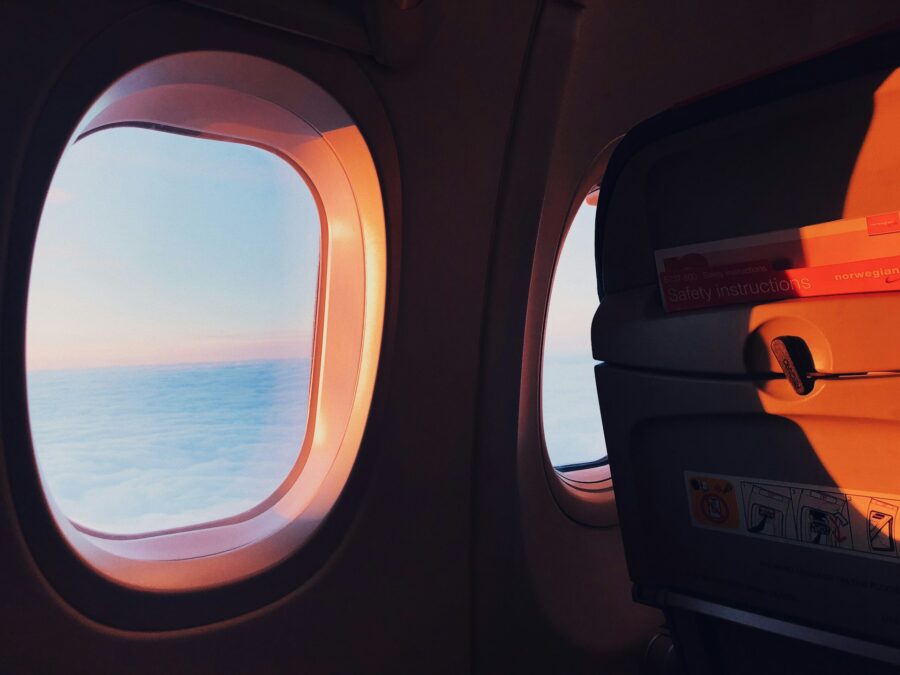 Difference Between Airplane and Aeroplane Windows