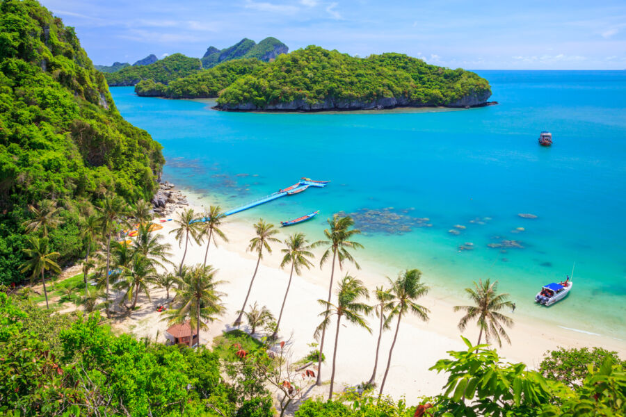 Scenic view of Angthong National Marine Park in Koh Samui, Thailand, showcasing lush islands and turquoise waters