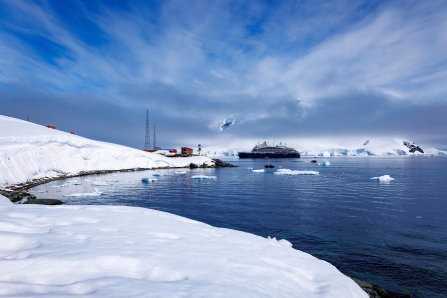 antarctic landscape cruise