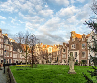 Sunset over Begijnhof, the oldest hofjes in Amsterdam, showcasing historic architecture and serene surroundings