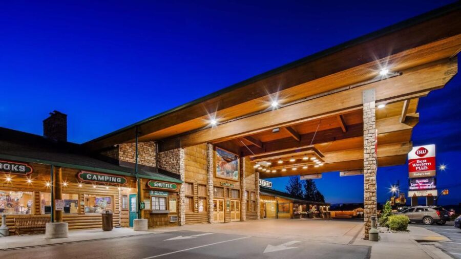 Exterior view of Best Western PLUS Ruby's Inn in Utah, illuminated at night with warm lights and a clear sky.