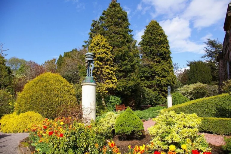 Burns Monument