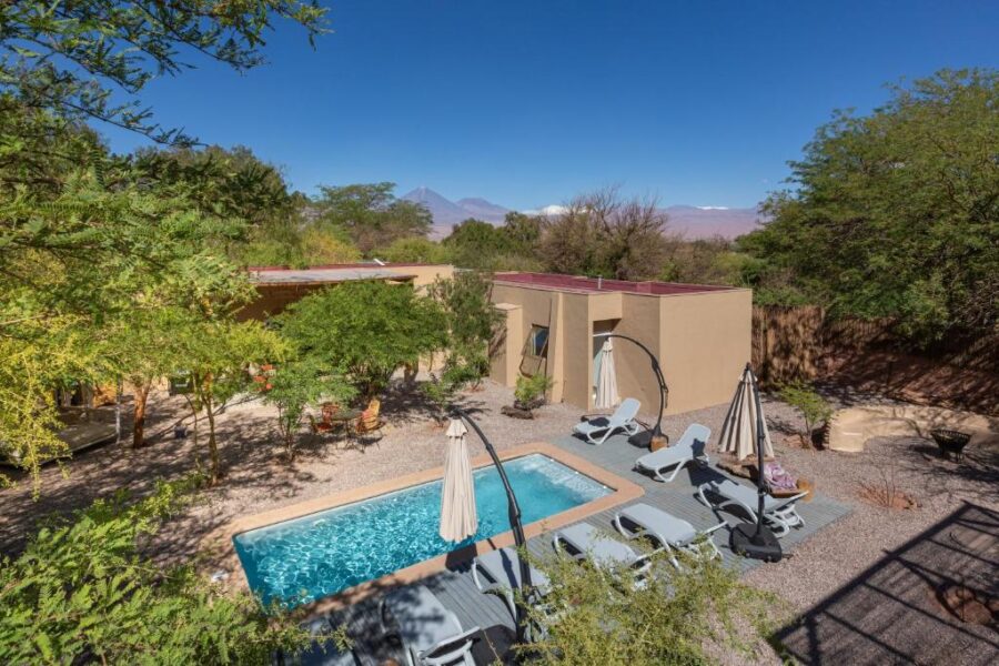 Casa Solcor Boutique Bed & Breakfast features a lovely house with a pool and inviting patio area in San Pedro de Atacama.
