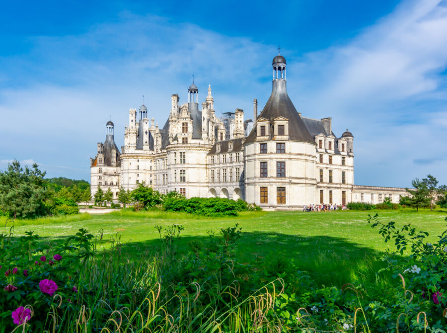 Chambord Castle in the Loire Valley, France, showcasing its distinctive Renaissance architecture and expansive grounds.
