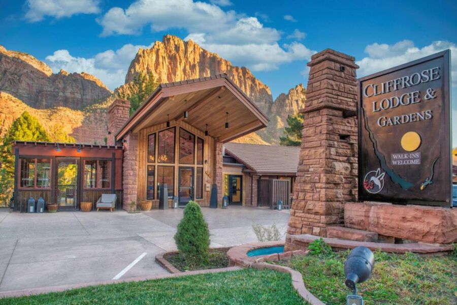 Cliffrose Springdale, Curio Collection By Hilton sign and exterior