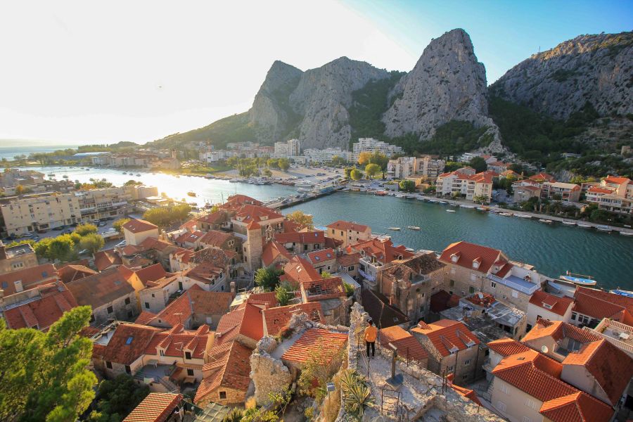 Omis: A Pirate's Past