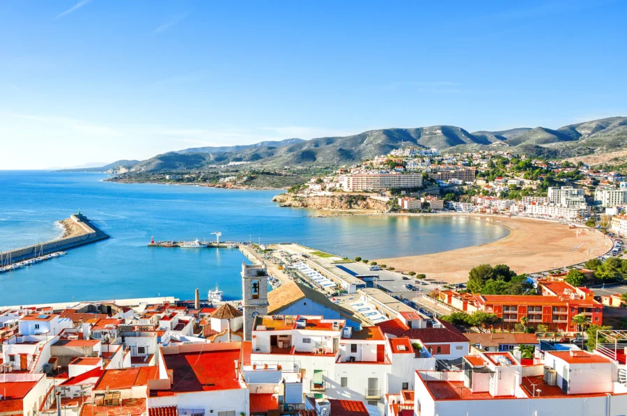 Valencia: picturesque seaside town, Mediterranean architecture, turquoise waters, hills, serene coastal beauty.