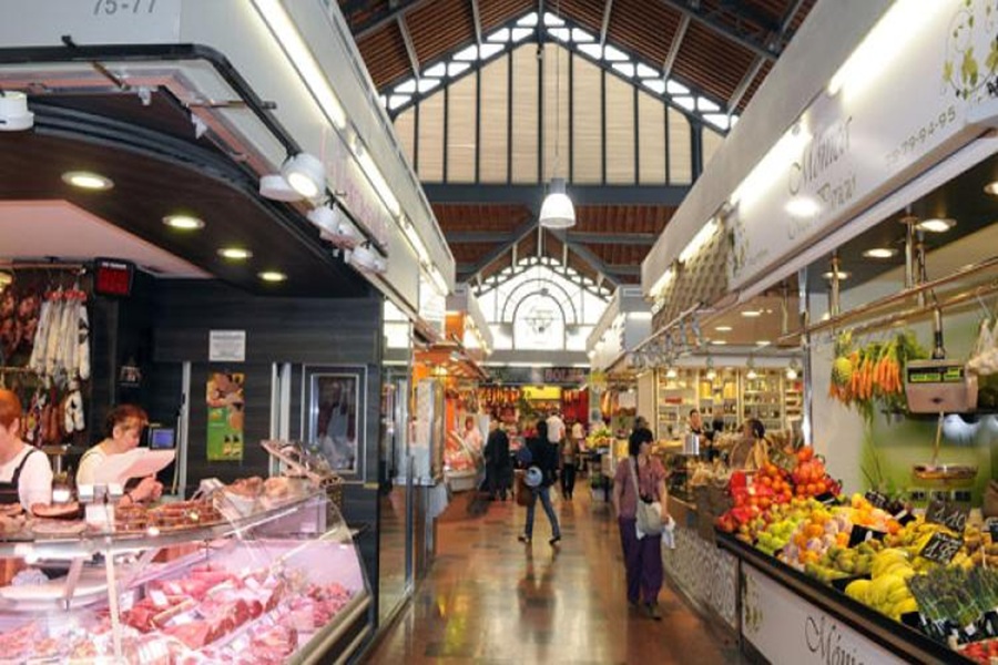 Mercat de la Llibertat indoor covered market hall with butcher and produce stalls.