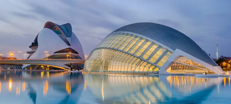Valencias City of Arts and Sciences: architectural marvel, modern design, cultural destination.
