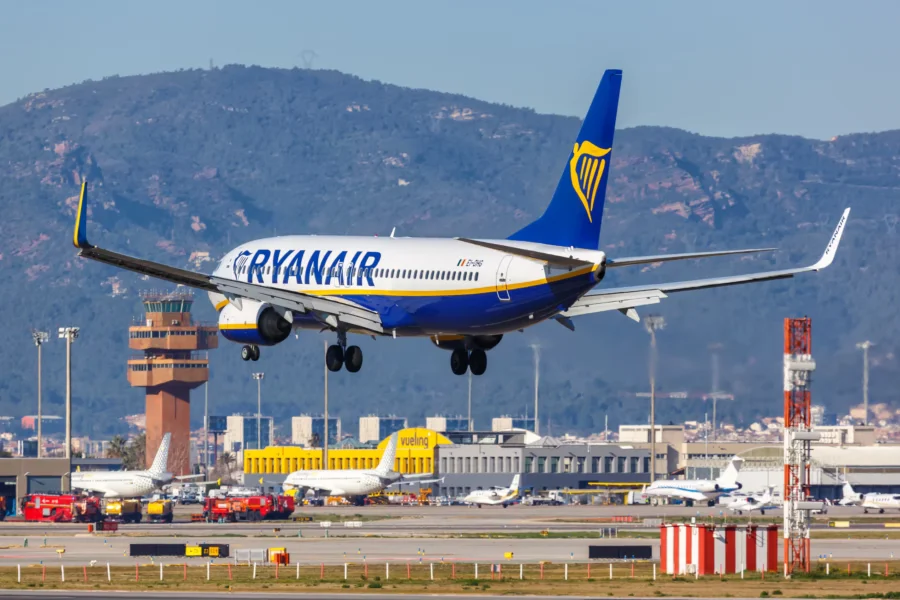 Ryanair Boeing 737-800 landing at Barcelona Airport.