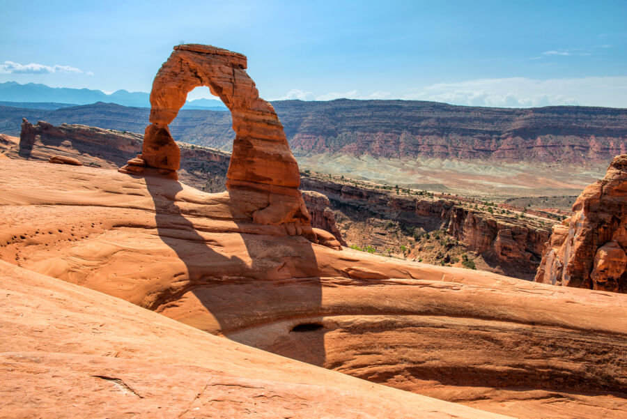 Scenic view of Delicate Arch along the trail in Arches National Park, showcasing stunning rock formations and desert landscape