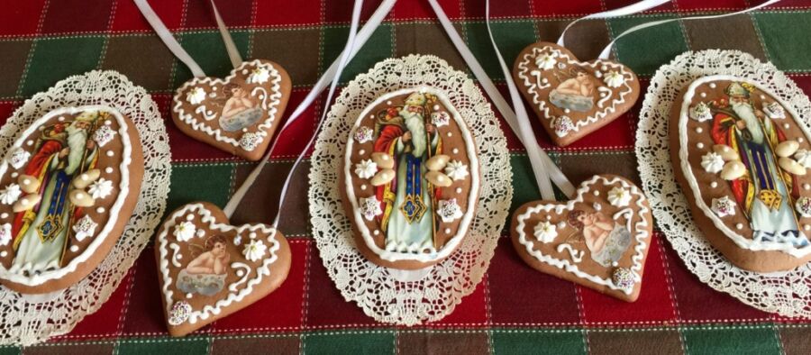 Decorated gingerbread cookies 