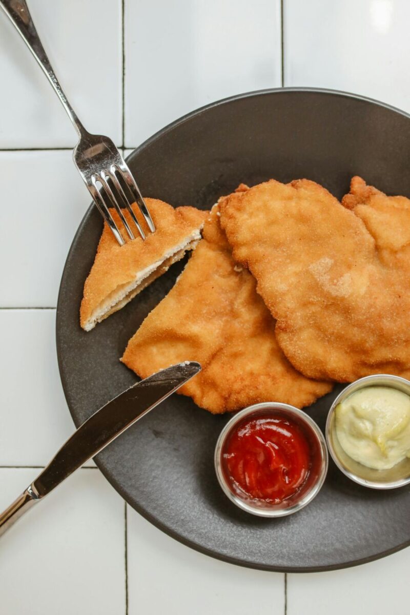 Golden fried fillets with ketchup and mayonnaise