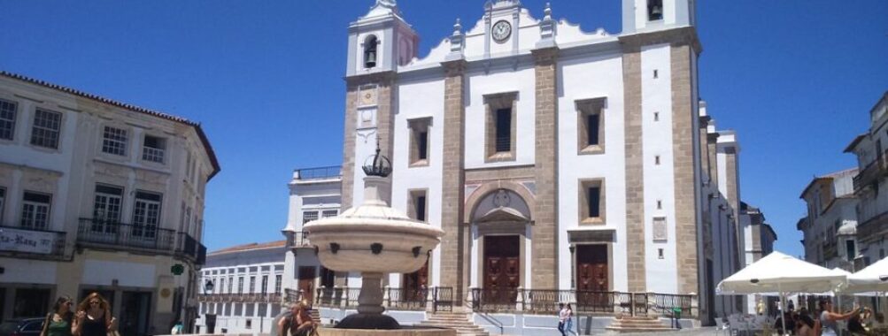 Giraldo Square Fountain