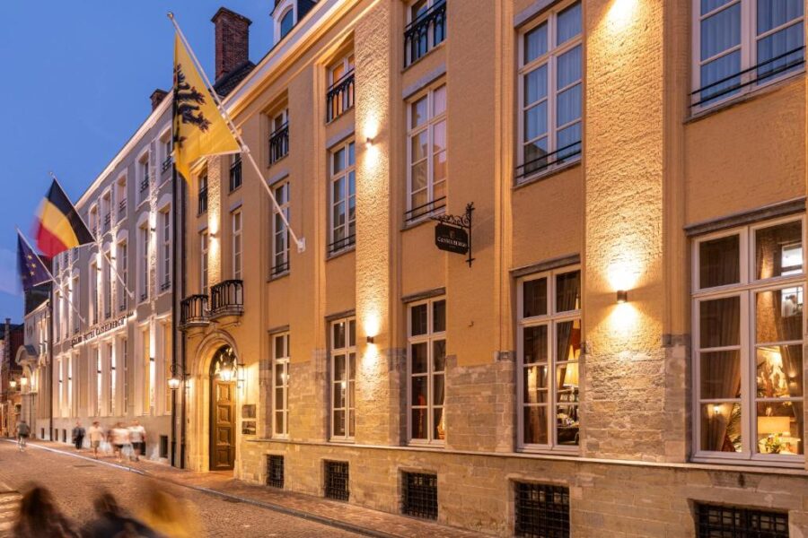 Grand Hotel Casselbergh, centrally located in the city, showcases urban architecture and vibrant surroundings.