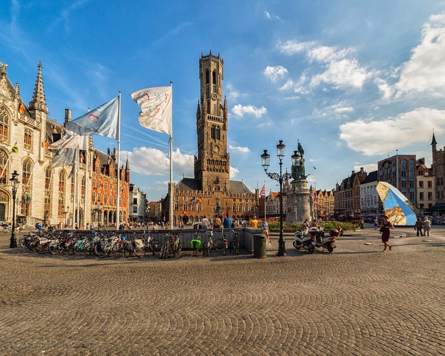 Picturesque canal in Brussels' Bruges City Center, bordered by charming buildings.