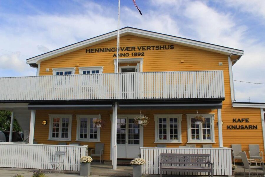 Exterior view of Henningsvær Guesthouse, highlighting its design and location in a picturesque setting.