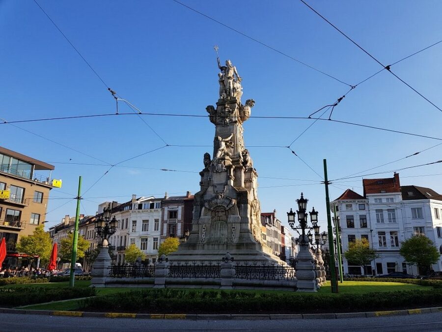 Statue of a man atop a tall column, located in Het Zuid, Antwerp, showcasing historical architecture.
