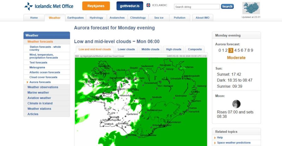 Weather page screenshot from the Icelandic Met Office, displaying the Aurora Forecast and relevant meteorological information.