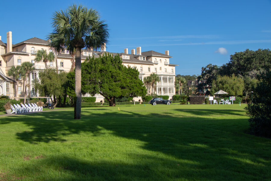 The Jekyll Island Club, a historic resort since 1888, has hosted influential families and is part of Historic Hotels of America.
