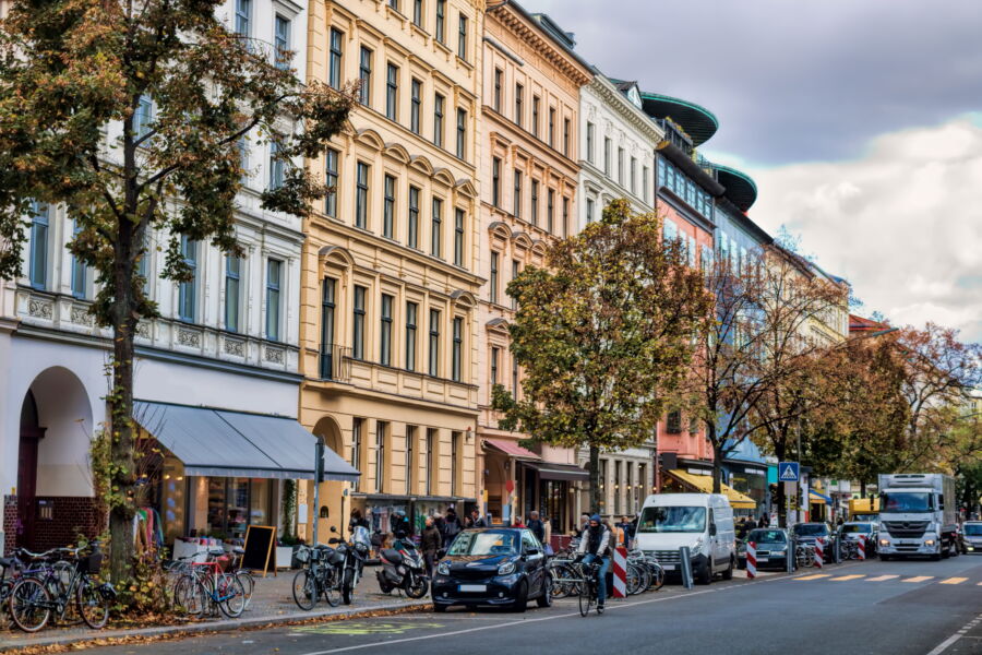Lively scene on Bergmannstraße in Kreuzberg, Berlin, with shops and people contributing to the vibrant street life