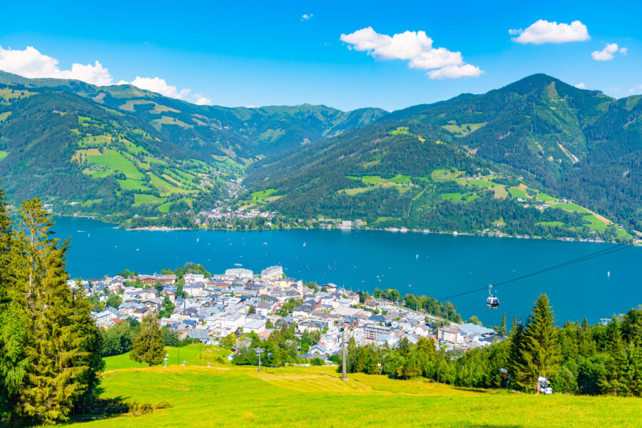 Panoramic image of Zell am See, featuring Lake Zell and the stunning backdrop of the Austrian Alps