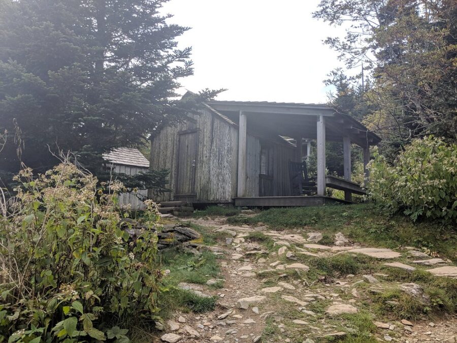 LeConte Lodge cabin nestled on a mountain, featuring a trail that leads directly to its entrance.
