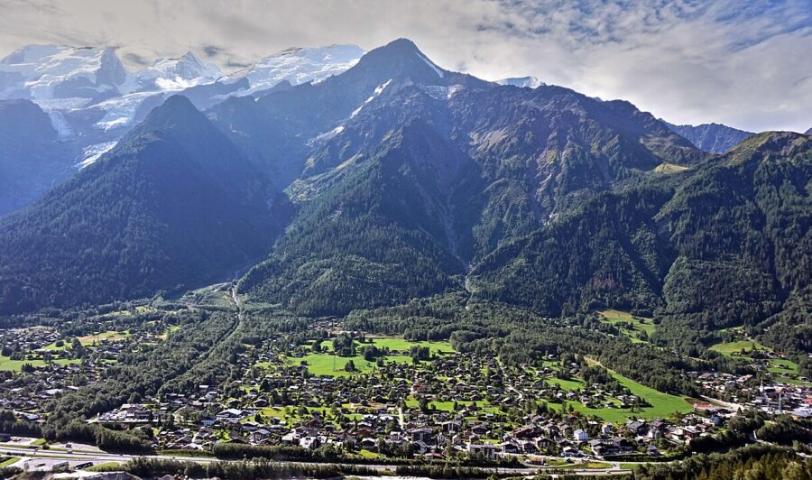 Beautiful valley framed by mountains, showcasing the stunning landscape of Les Houches, France.