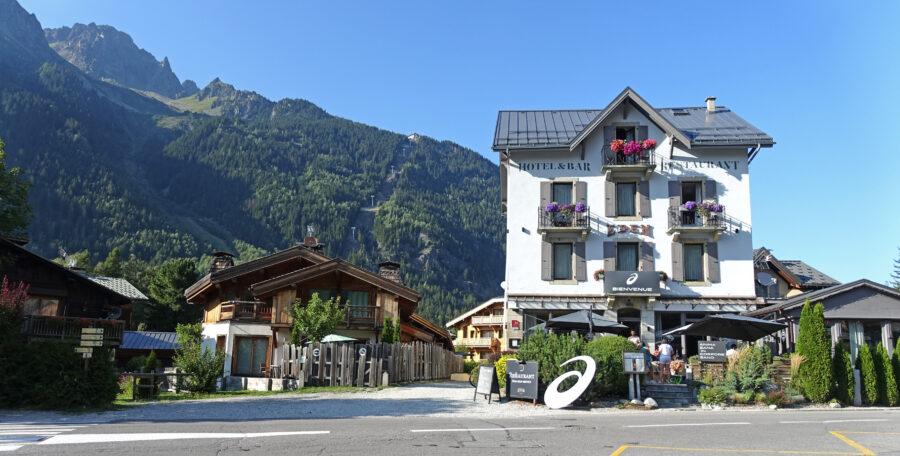 Picturesque building in Les Praz Chamonix with a flower-filled balcony, adding charm to the scene.
