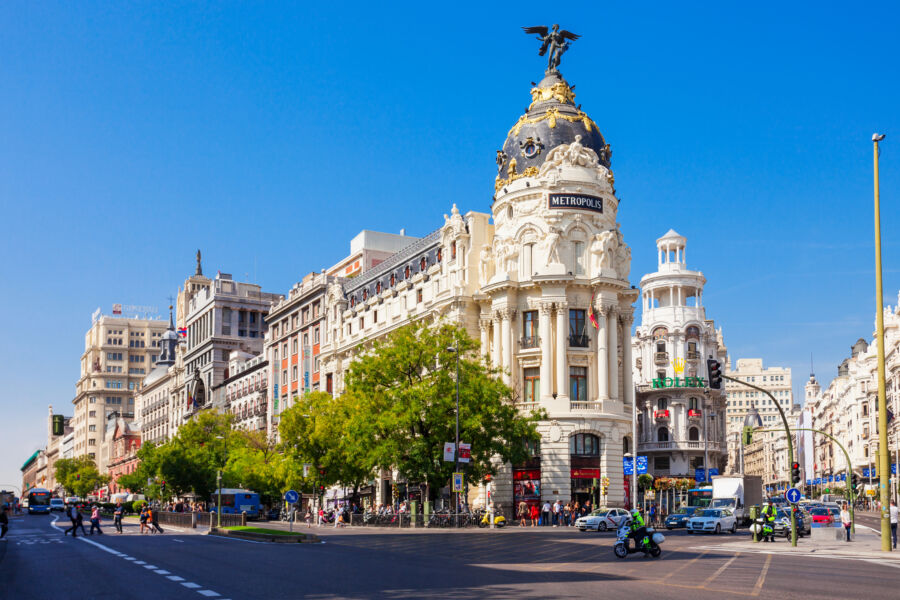 Panoramic view of the Metropolis Office Building in Madrid, Spain, showcasing its architectural design and surrounding cityscape