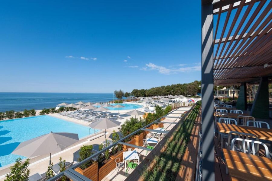 The pool and beach area at Maistra Select Amarin Resort in Rovinj, perfect for sunbathing and enjoying the seaside.