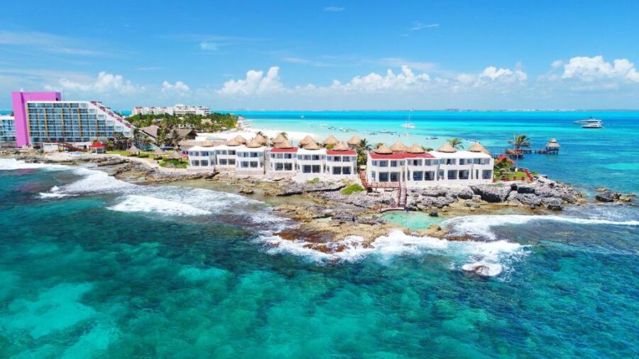 Scenic view of Mia Reef Isla Mujeres, showcasing turquoise waters and lush surroundings in Isla Mujeres, Mexico.
