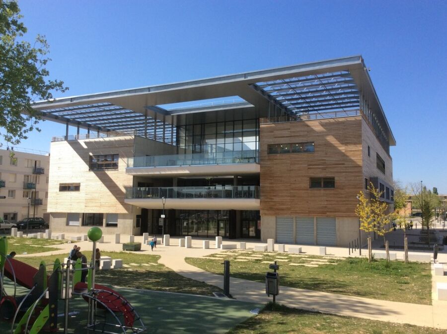 Cultural and Social Center of Valence