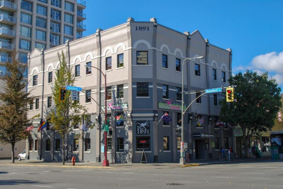 The Ocean Island Inn, located at a street corner, provides backpacker accommodations and suites in Victoria, BC.