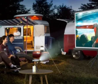 Portable Projector Screens for Travel: Top 5 Lightweight Options for On-the-Go Entertainment in 2025