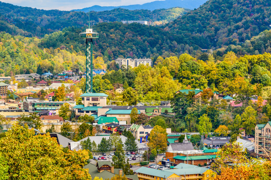 Scenic panorama of Gatlinburg, Tennessee, highlighting the vibrant town surrounded by the majestic Smoky Mountains